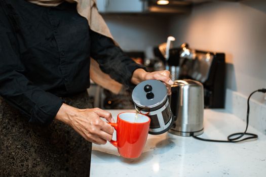 Pouring hydrogen water into coffee
