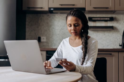 Checking a seller's return policy on a laptop before buying a hydrogen water bottle